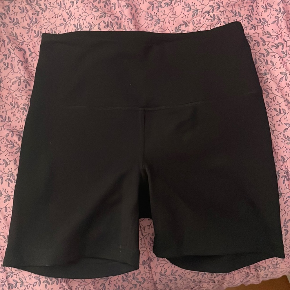 Yogalicious luxe biker shorts size small